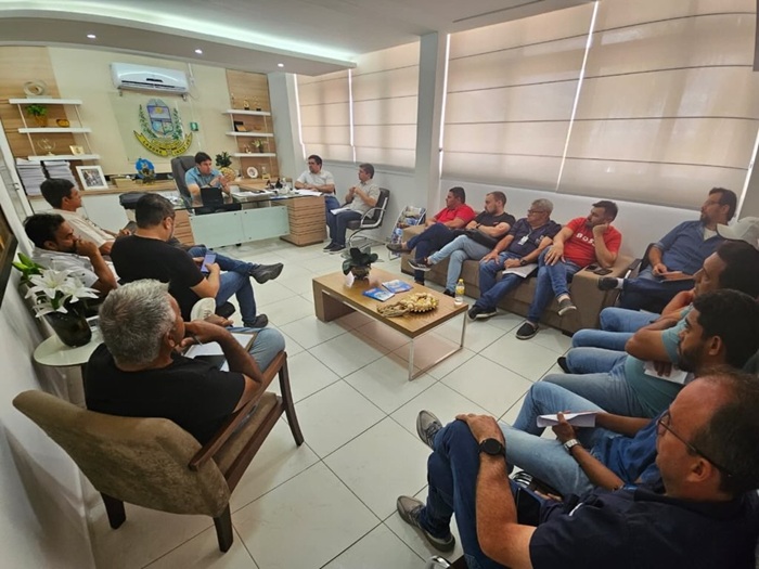 Prefeito Helder Carvalho se reúne com parte do secretariado e anuncia Flamarion Batista como novo secretário de Urbanismo