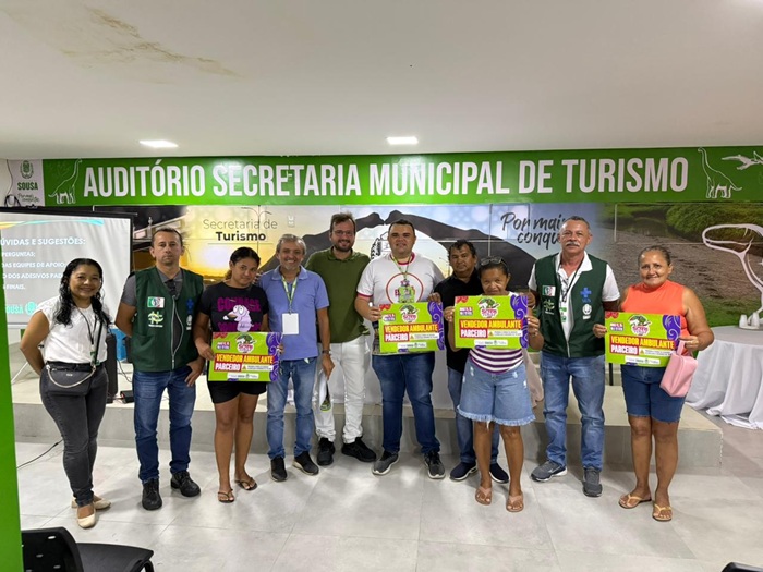 Secretaria de Turismo se reúne com ambulantes que irão atuar no SorriFolia
