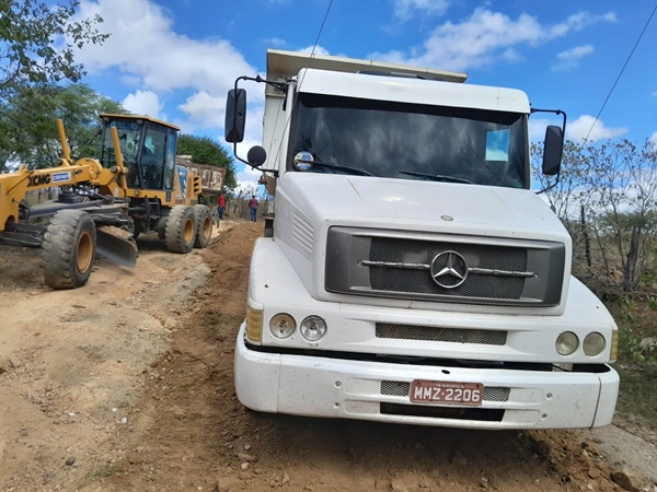 Prefeitura de Sousa inicia trabalho de revitalização das estradas vicinais da zona rural  
