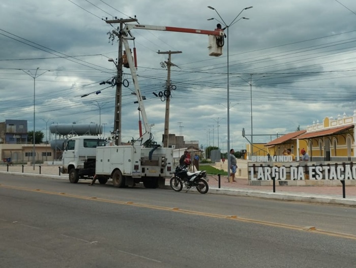 SEINFRA de Sousa intensifica trabalho de reposição de lâmpadas na cidade 