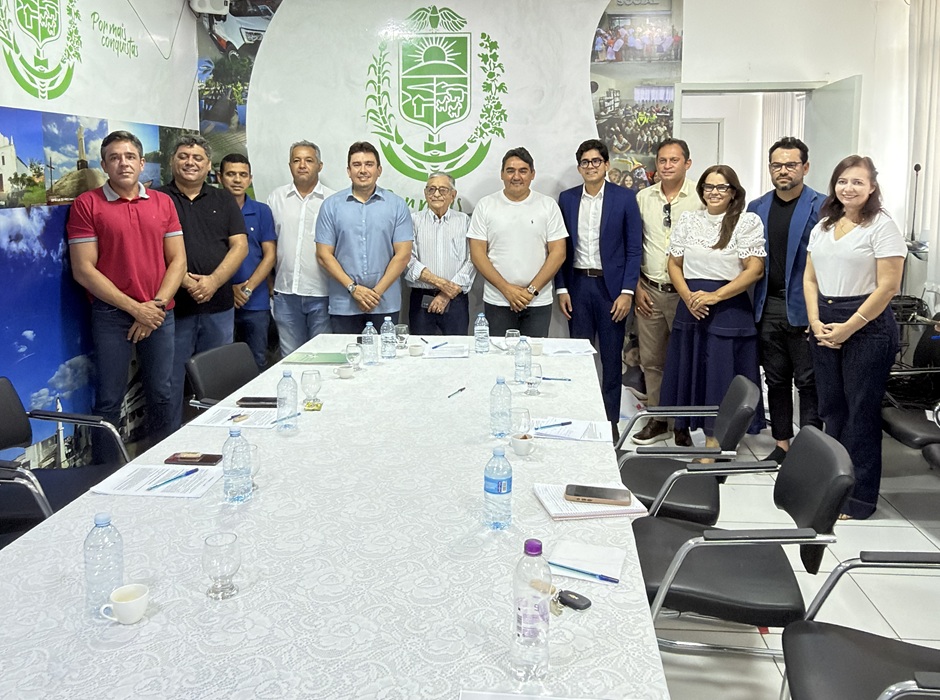 Gestores municipais e representantes do Hospital Napoleão Laureano alinham ações para atendimento oncológico no Centro Oncológico de Sousa 
