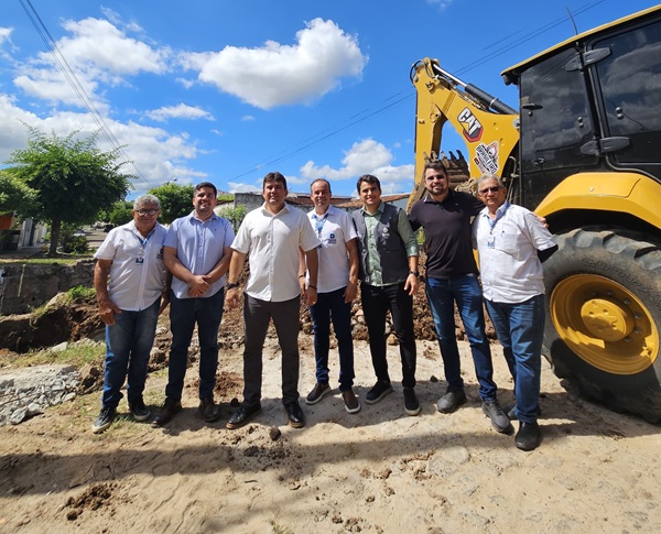 Prefeito Helder Carvalho visita obra de construção de ponte sobre o Canal do Estreito