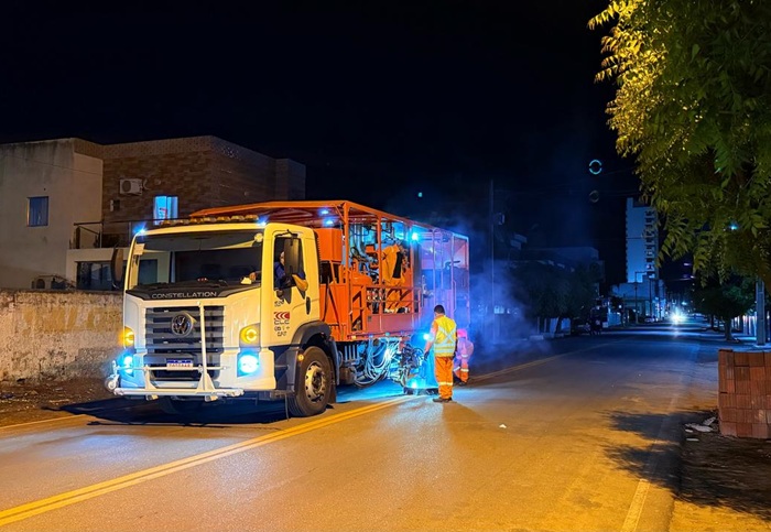 Prefeitura de Sousa intensifica trabalho de aplicação de pintura termoplástica na sinalização de ruas e avenidas