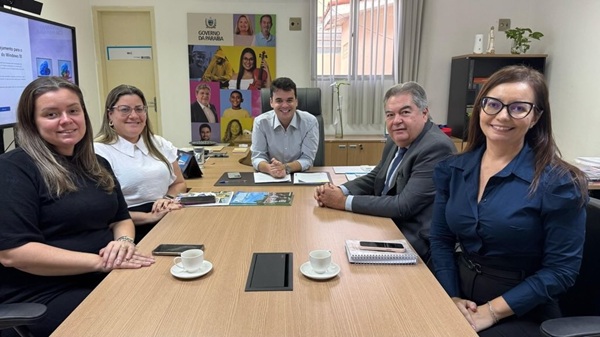 Secretária de Saúde e controladora-geral do município de Sousa se reúnem com secretários de Estado da Paraíba	