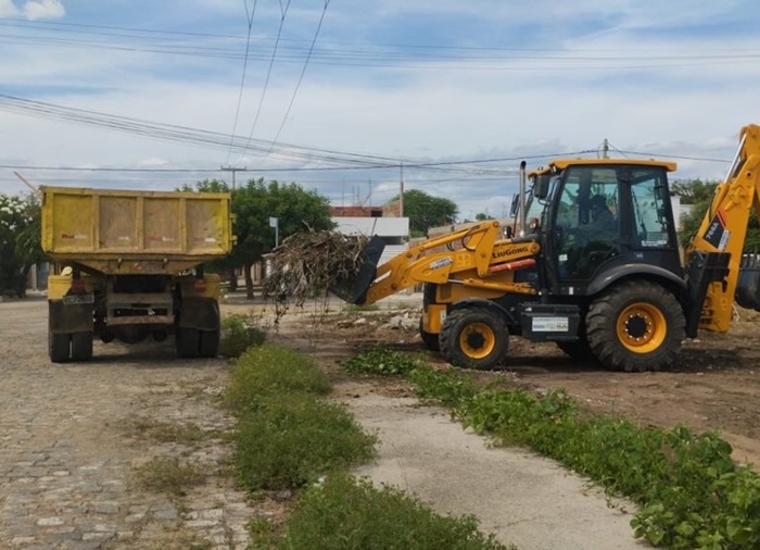 SEINFRA intensifica ações e chega ao bairro Jardim Brasília para o trabalho de limpeza 