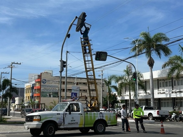 STTRANS realiza ações pontuais com a manutenção de semáforos