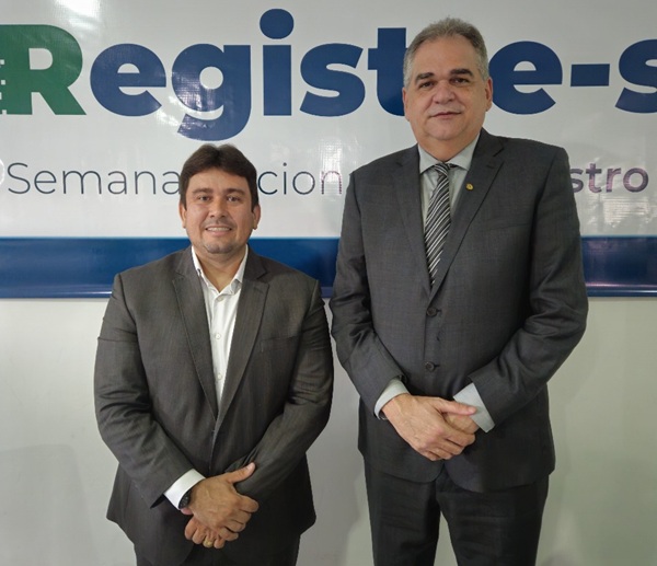 Ao lado de autoridades, prefeito Helder Carvalho participa do lançamento da ‘Semana Registre-se!’, em Sousa  
