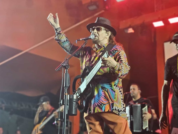 Geraldo Azevedo emociona público com show impecável no São Julho, em Sousa