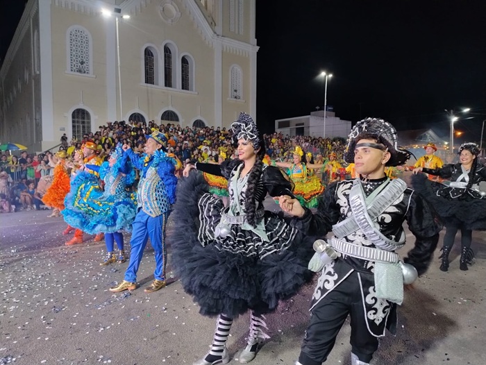 VIII Festival de Quadrilhas Juninas reúne tradição e cultura na Praça da Matriz em Sousa