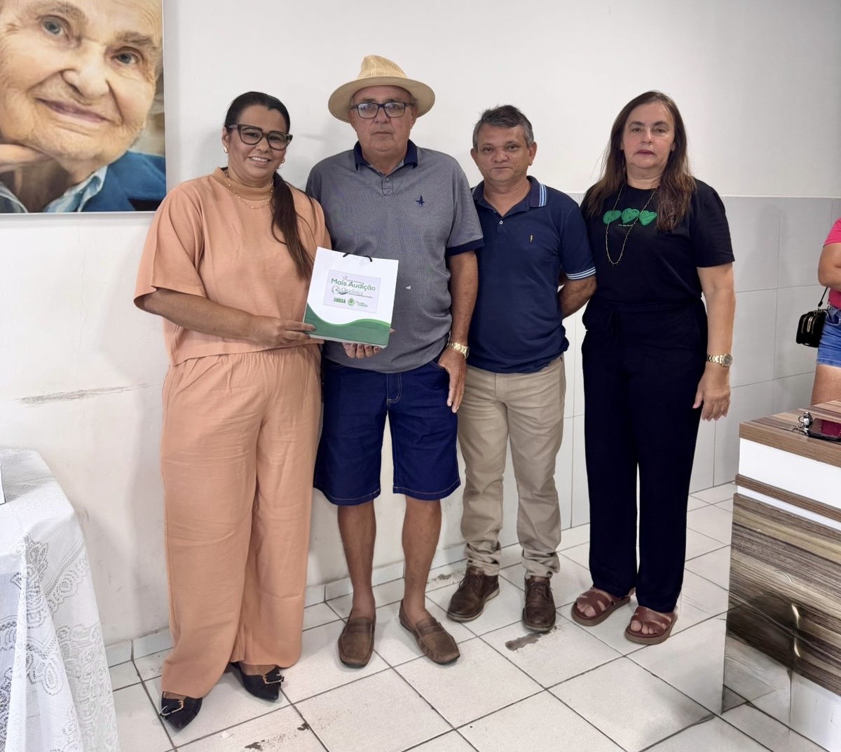 Prefeitura de Sousa realiza entrega de aparelhos auditivos a pacientes da Otoclínica Municipal