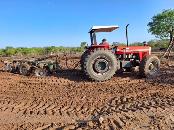 Prefeitura de Sousa segue com o intenso trabalho de corte de terras da zona rural