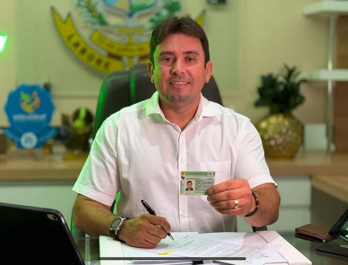 Lei que cria CNH gratuita para população de baixa renda é sancionada pelo prefeito Helder Carvalho 