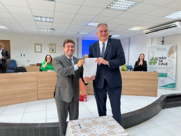 Prefeito Helder Carvalho assina termo de cooperação do projeto “Cidadania de Primeira” em Sousa