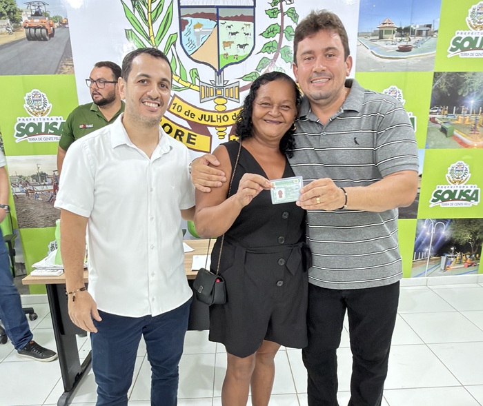 Programa CNH Social, da Prefeitura de Sousa, beneficia os primeiros sousenses com entrega gratuita de CNHs