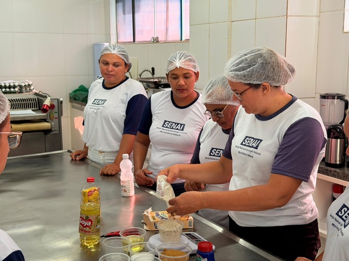 Prefeitura de Sousa e SENAI promovem curso de bolos regionais para usuárias do CRAS