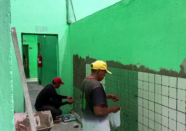 Prefeitura de Sousa inicia trabalho de revitalização do vestiário do Sousa Esporte Clube, no Marizão 