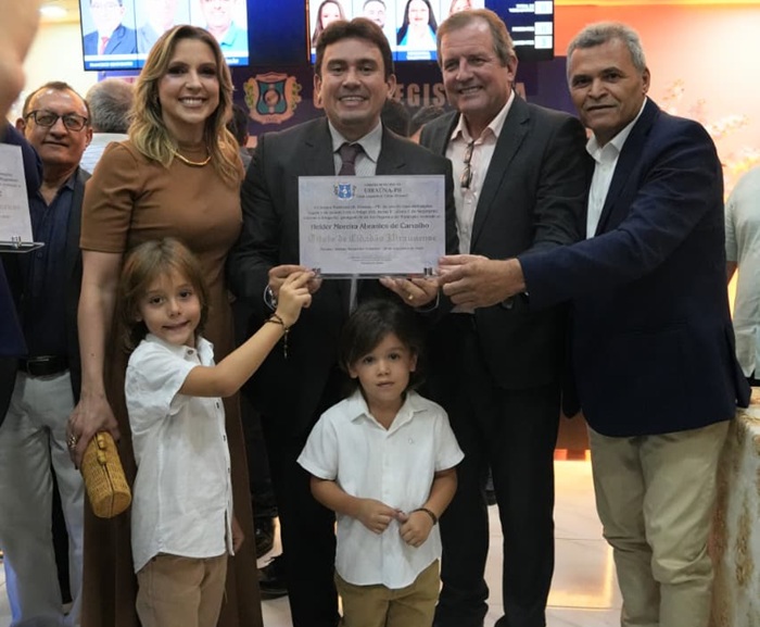 Câmara Municipal de Uiraúna concede Título de Cidadão Uiraunense ao prefeito Helder Carvalho em solenidade marcante 
