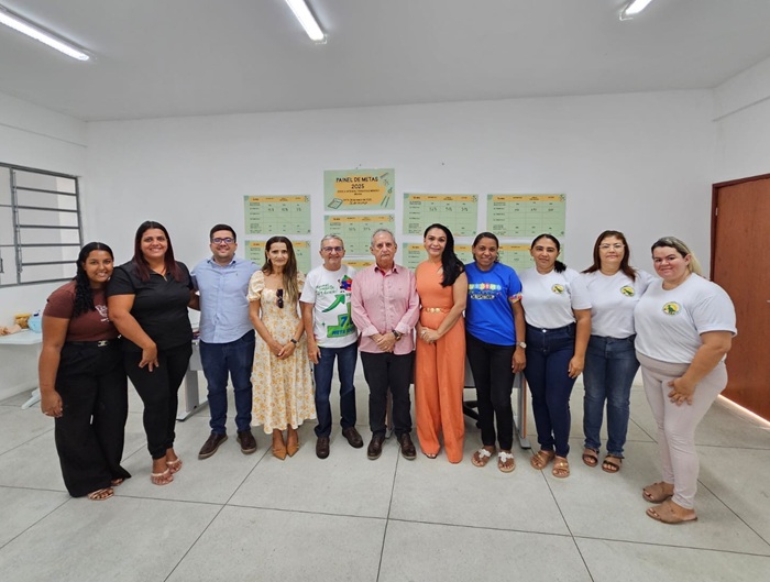 Prefeito em exercício, Dr. Zé Célio, realiza visita à escola municipal e dialoga sobre a importância do cuidado com o lixo e preservação do meio ambiente