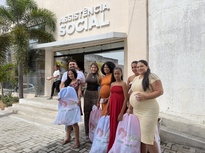 Prefeitura de Sousa entrega kits enxovais a gestantes do Programa Meu Bebê