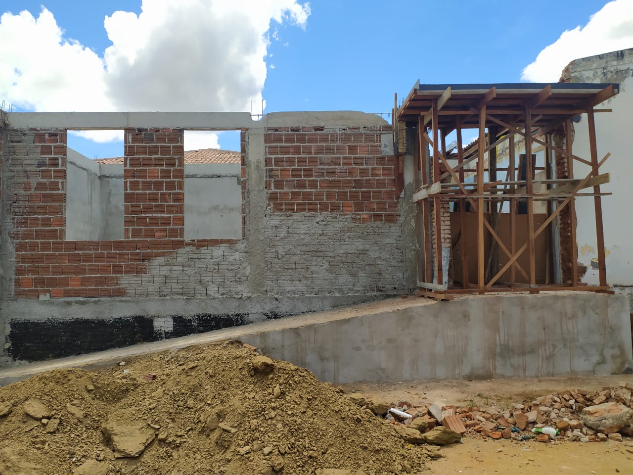 Construção do Centro de Residência Terapêutica e reforma e ampliação do Caps Tozinho Gadelha estão em ritmo avançado