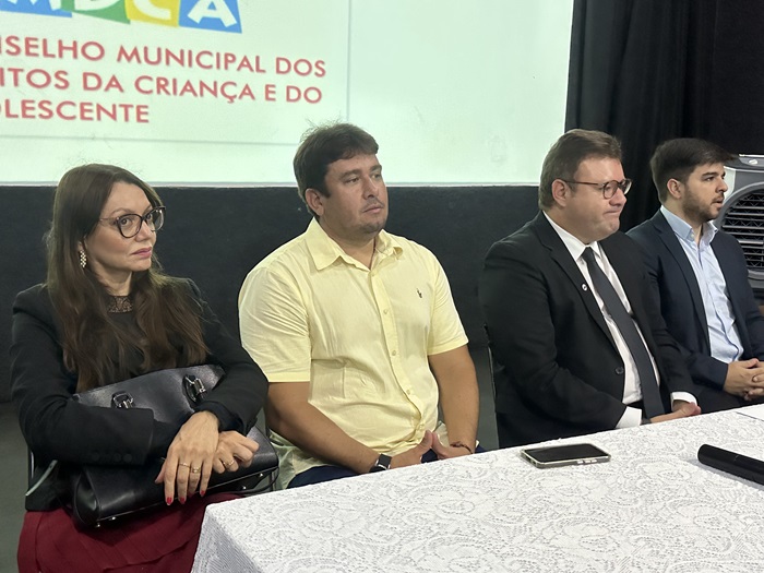 Representando o prefeito Fábio Tyrone, Helder Carvalho participa da cerimônia de posse dos conselheiros tutelares