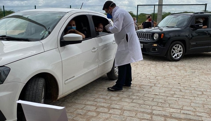 No combate à Covid-19, Prefeitura realizou serviço de 'drive thru' de testagem rápida 