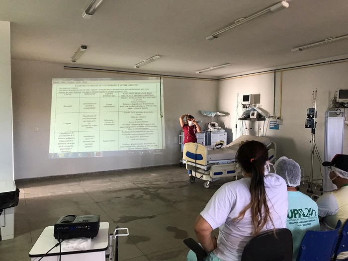 Profissionais da UPA recebem capacitação em paramentacão e desparamentacão sobre uso de EPI's