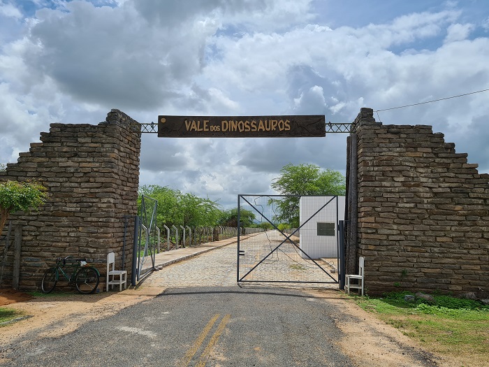 Prefeitura de Sousa convoca paleontólogos para a realização de estudos no Monumento Natural Vale dos Dinossauros; saiba como enviar propostas