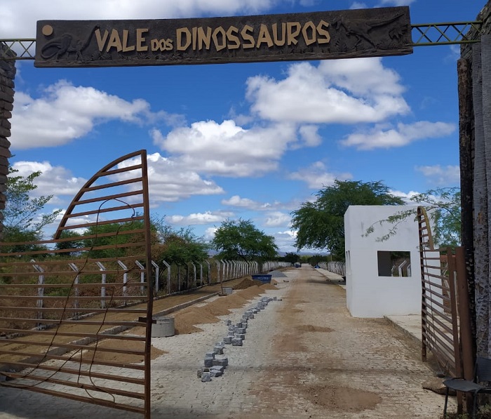 Obra de revitalização do Completo Cultural Vale dos Dinossauros está em ritmo acelerado 
