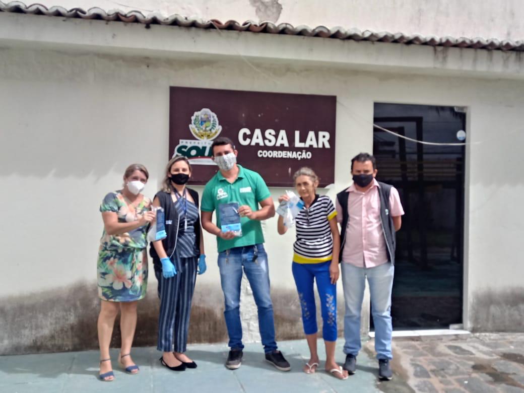 No combate à proliferação da Covid-19, Procon de Sousa realiza distribuição de kits de higiene no CEA e Casa Lar 