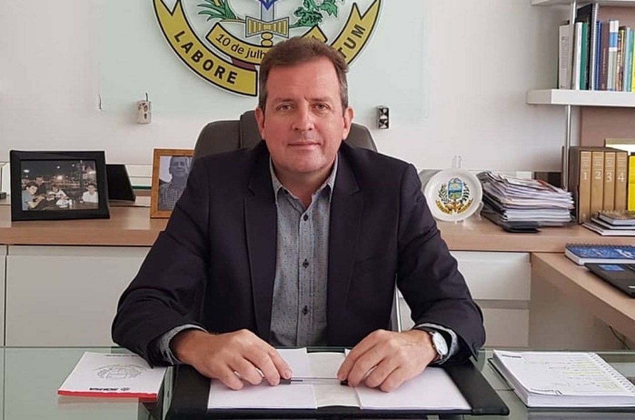Com o pagamento em dia, Tyrone destaca a valorização do servidor e o volume de recursos que aquece a economia local 